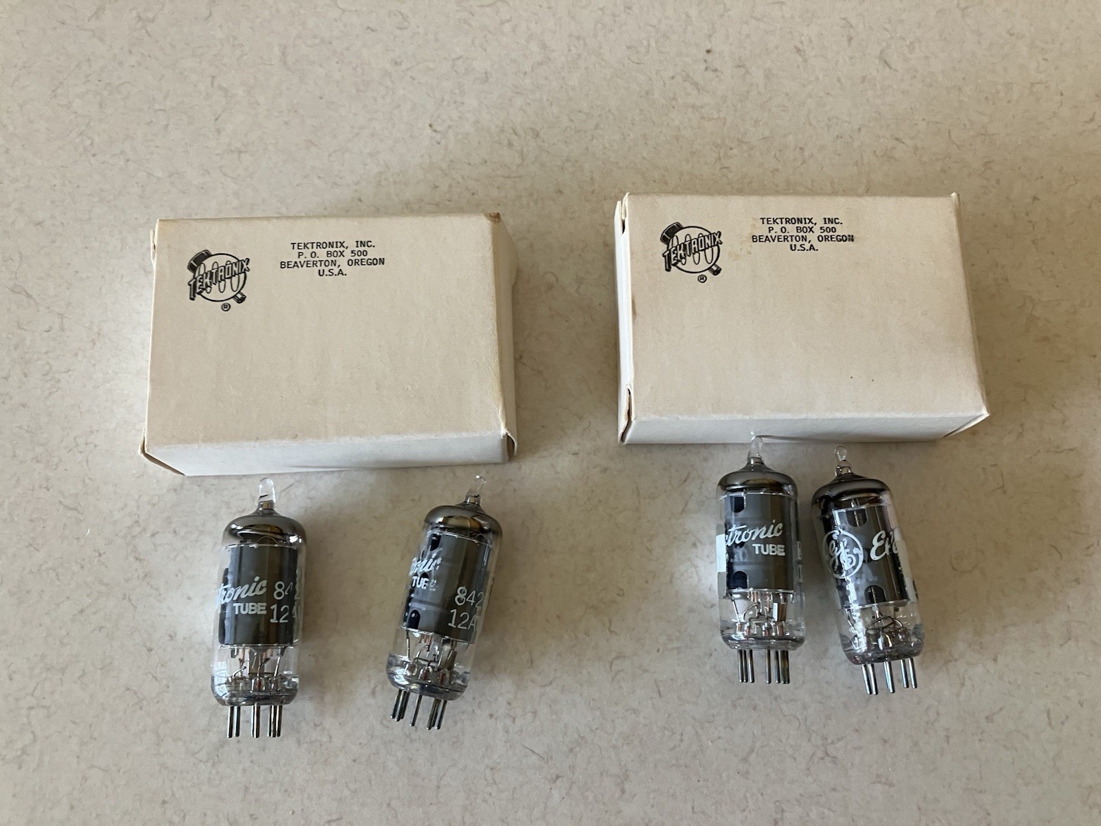 LOT OF 4 GE CHECKED TUBES (2 BOXES) VTG TEKTRONIX 157-0038-00 12AU6 UNUSED NICE!