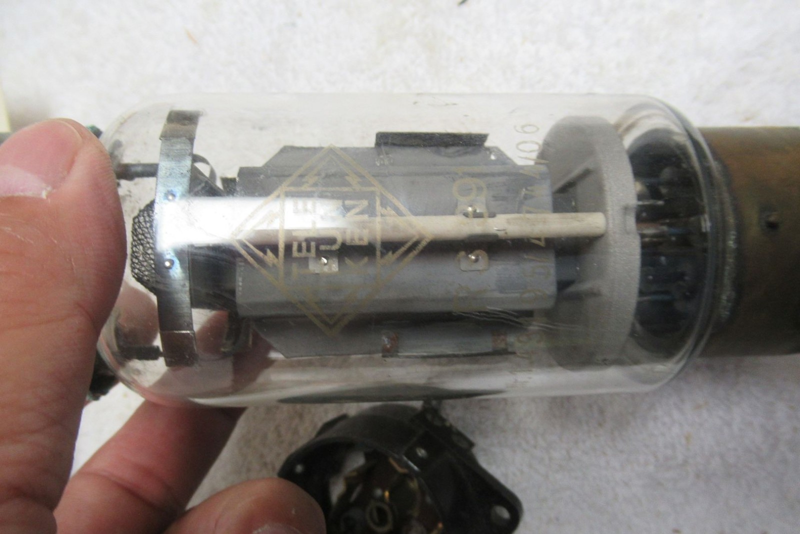 Telefunken Valve RS391, with socket