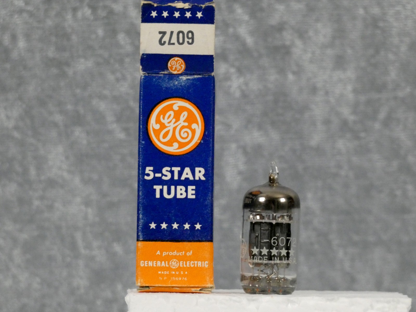 NOS vintage GE 6072 / 12AY7 5-star tube – black plates – triple mica spacers