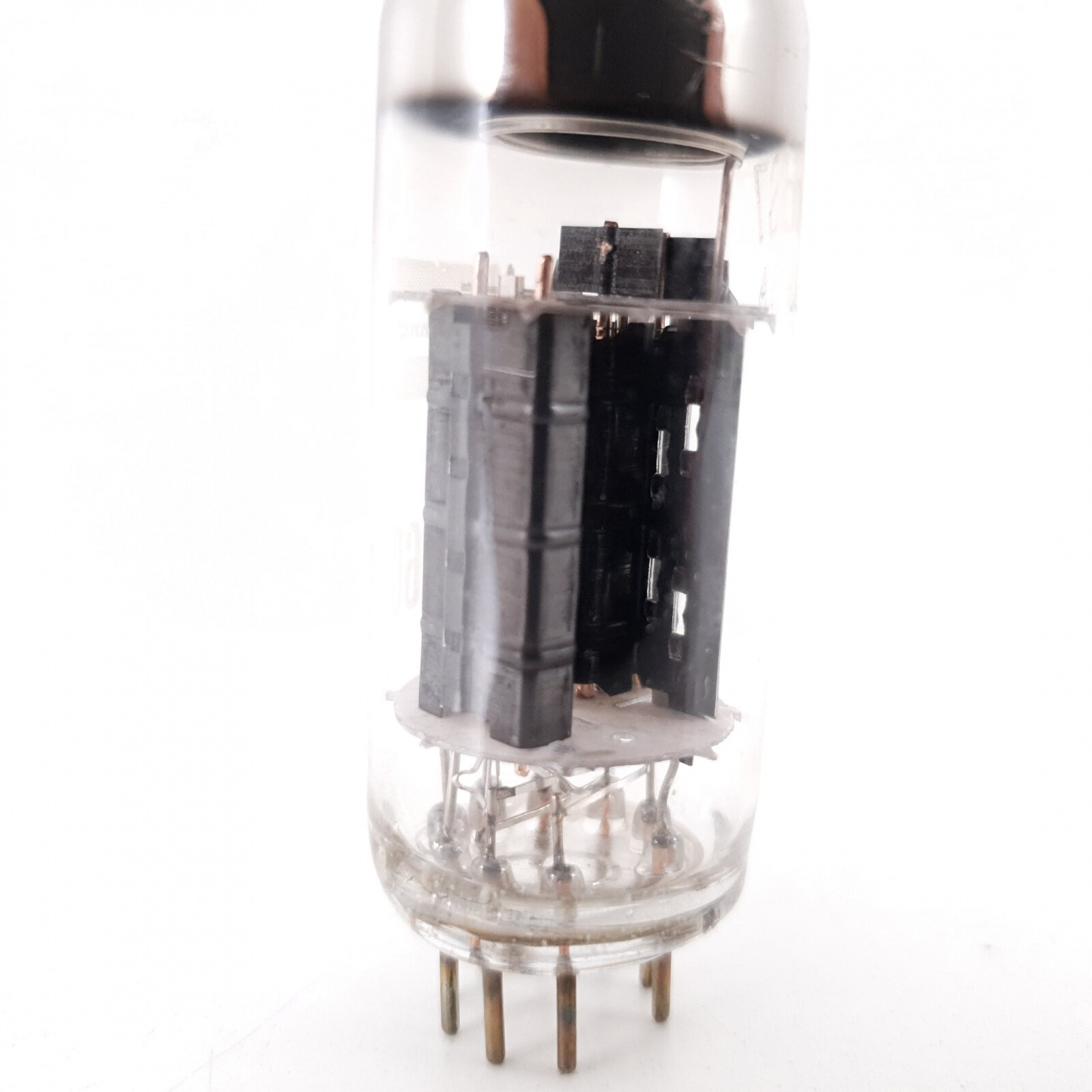 1 X 6CS7 PINNACLE TUBE. BLACK PLATES. COPPER RODS. 75/98%. 37. CH70