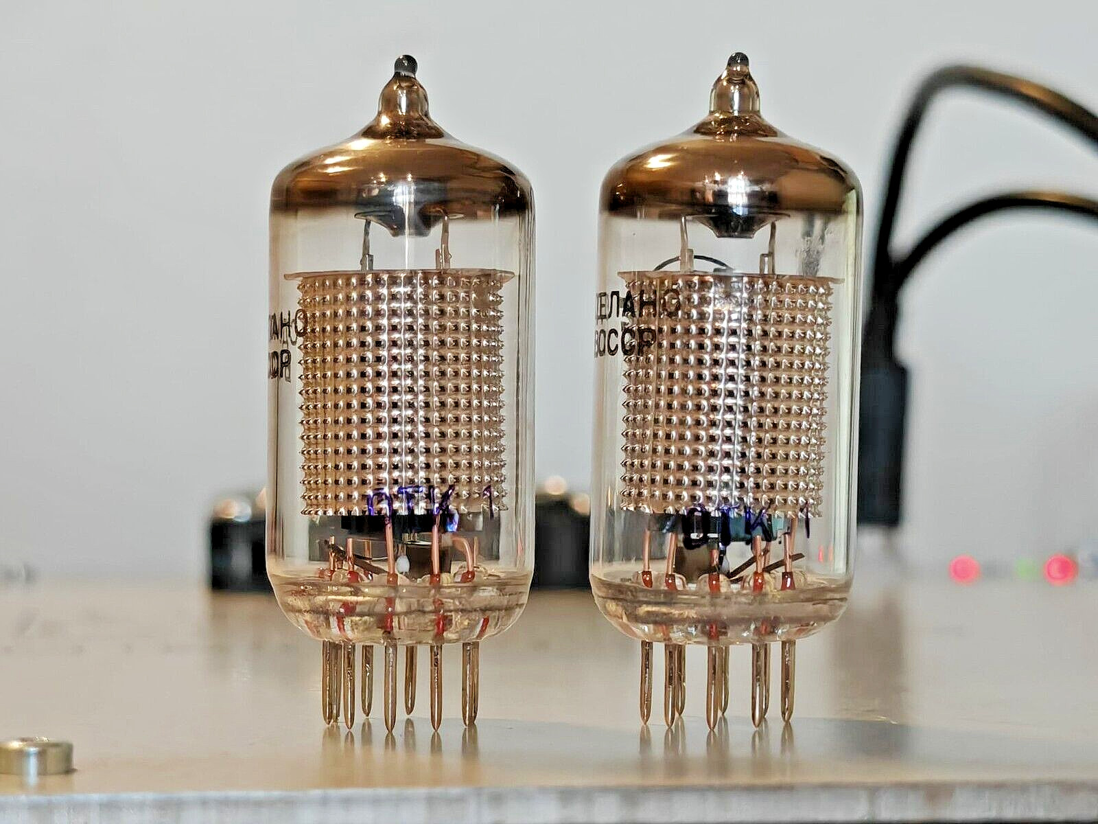 PAIR BY CURVES SVETLANA TUBE 6J32P /EF86 TESTED WITH ROETEST V10 NOS YEAR 1978