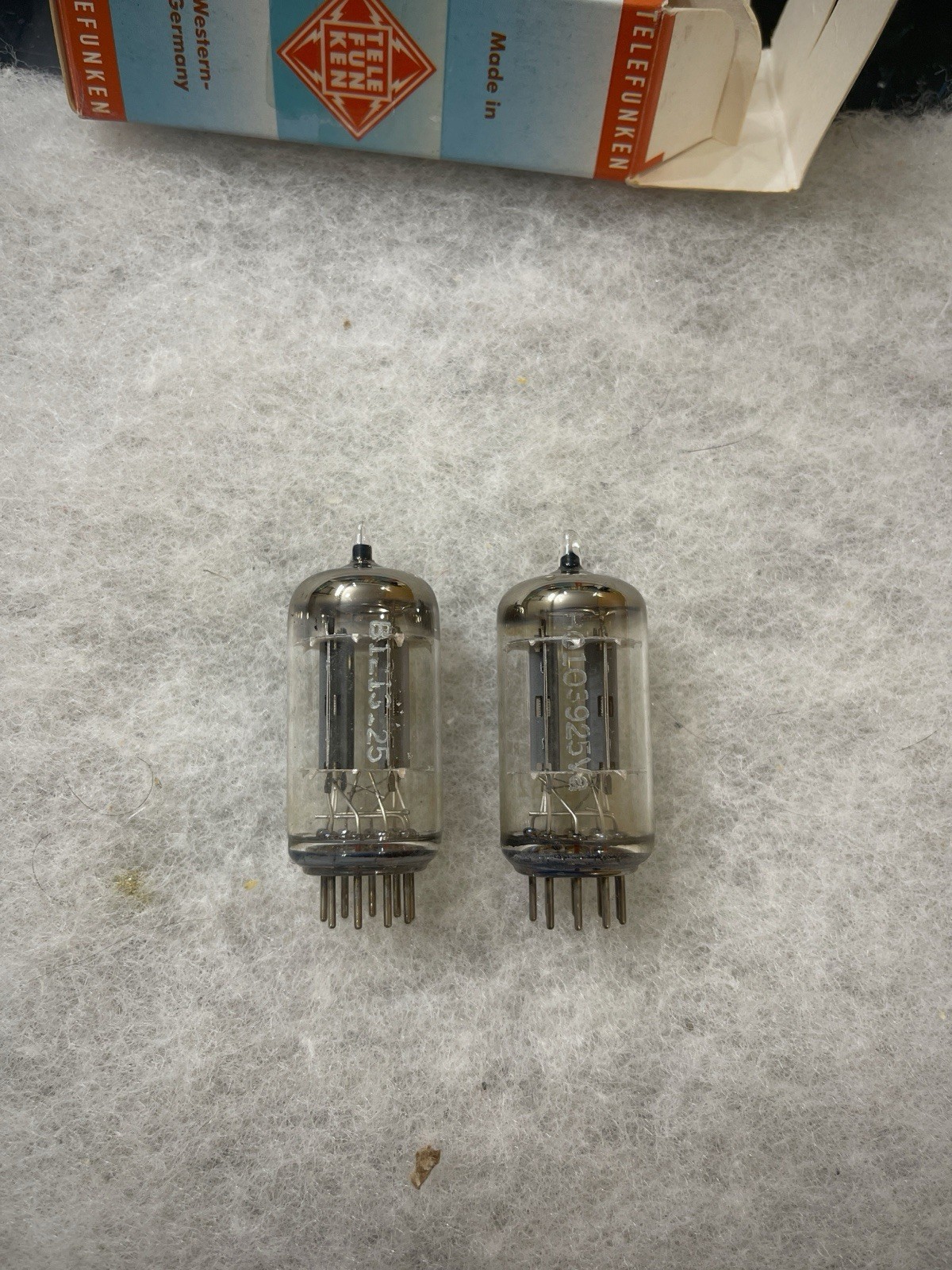Telefunken ECC82 12AU7 Diamond Bottom Smooth Plate Tested NOS NIB Matched