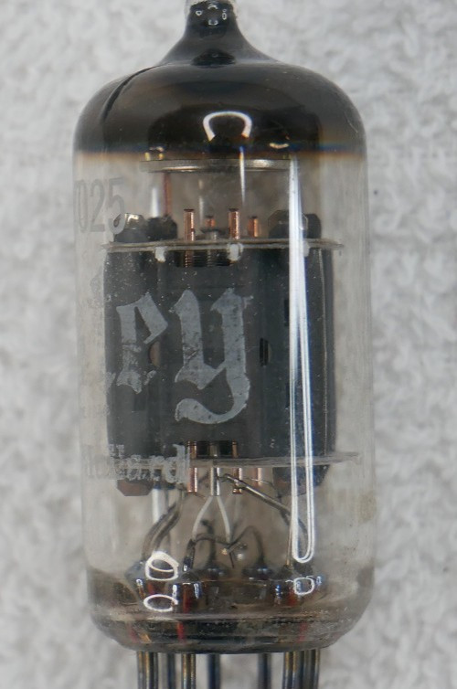 12AX7 ECC83 7025 MADE IN BRITIAN ESTEY BY MULLARD TESTS EXCELLENT *VINTAGE RARE*