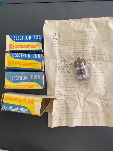 6N3P-EV / 2С51 / 5670 / 6385 / ECC42 double triode tube. NOS. Lot 4pcs.