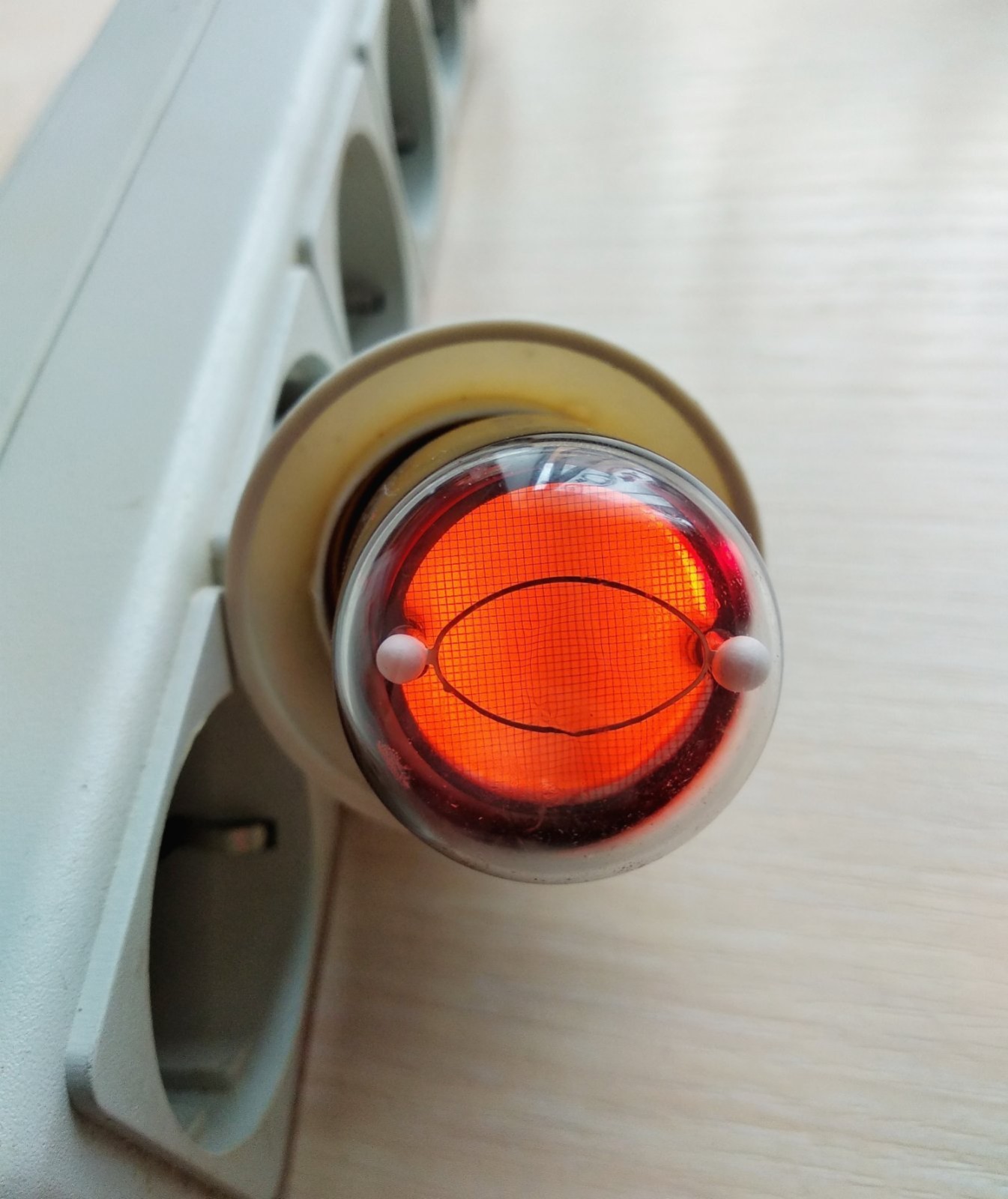 1 pcs RARE IGD7-KR neon light bulb nixie indicator tube base E27 lamp like IN-28