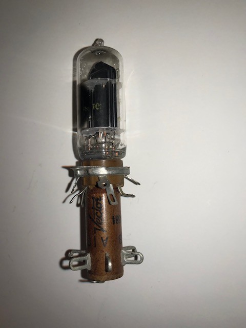 Vintage 7-PIN Vector Tube Socket Turret 6 M-6T with a 12av6 tube