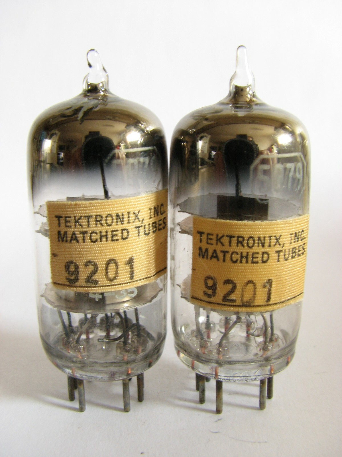 2 matched 1954 RCA/Tektronix 5879 Tubes – 3 Mica, Top [ ] Getter, Silver Plate