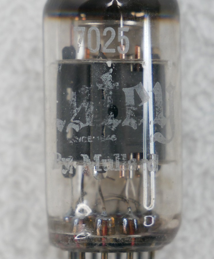 12AX7 ECC83 7025 MADE IN BRITIAN ESTEY BY MULLARD TESTS EXCELLENT *VINTAGE RARE*