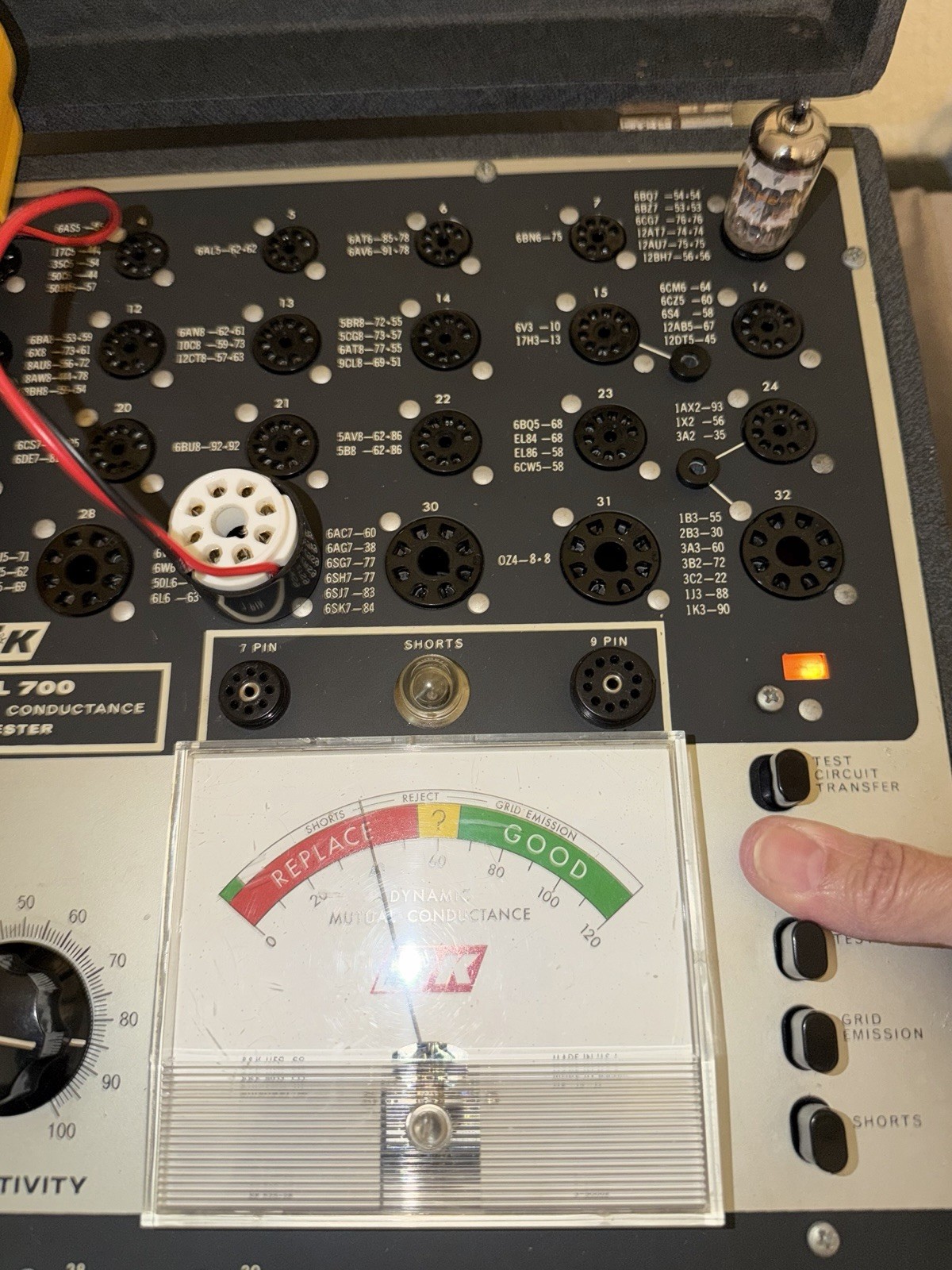 NOS Amperex 12AX7A / ECC83 Disc Getter Tube Tests Excellent Current & Emissions