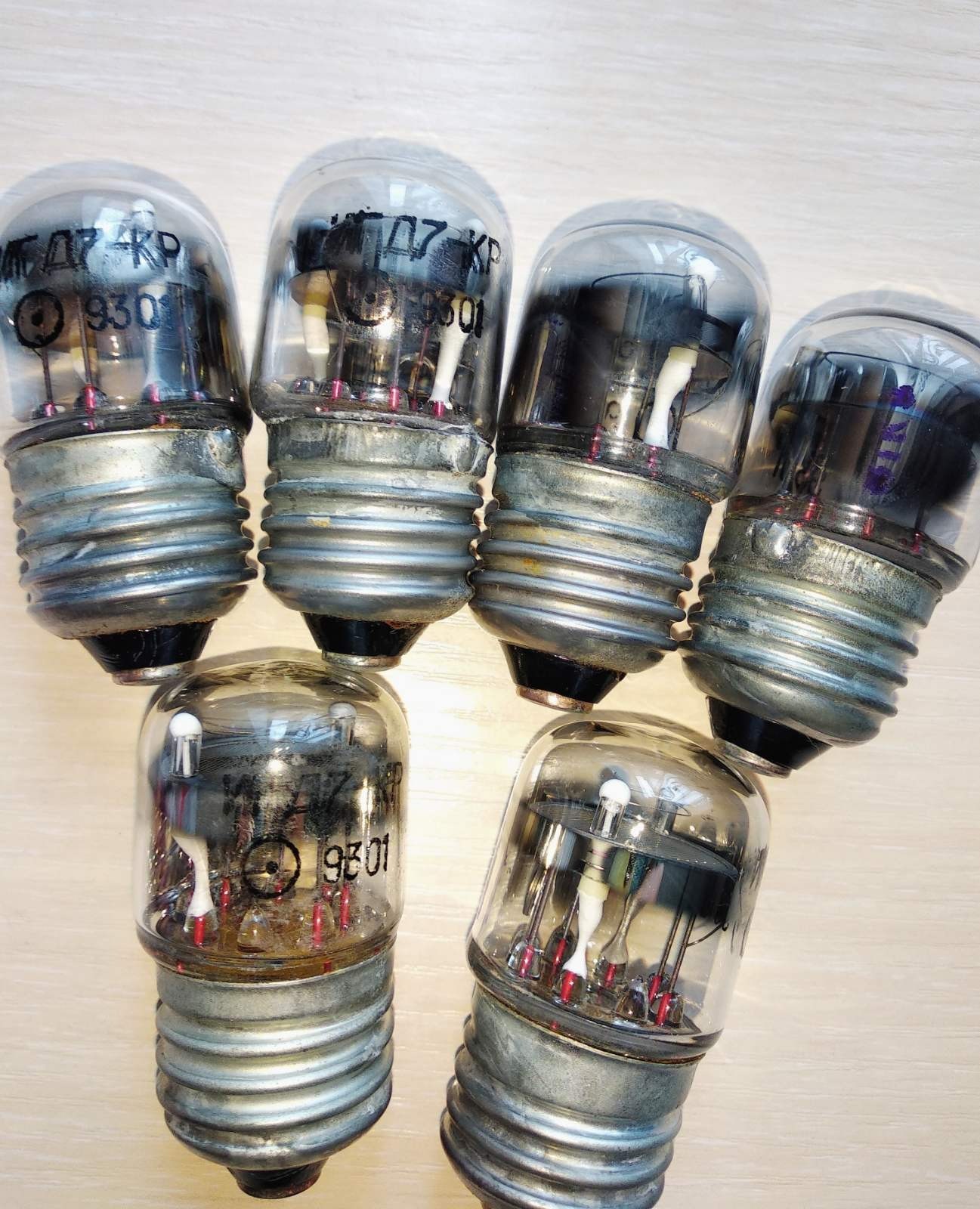 1 pcs RARE IGD7-KR neon light bulb nixie indicator tube base E27 lamp like IN-28