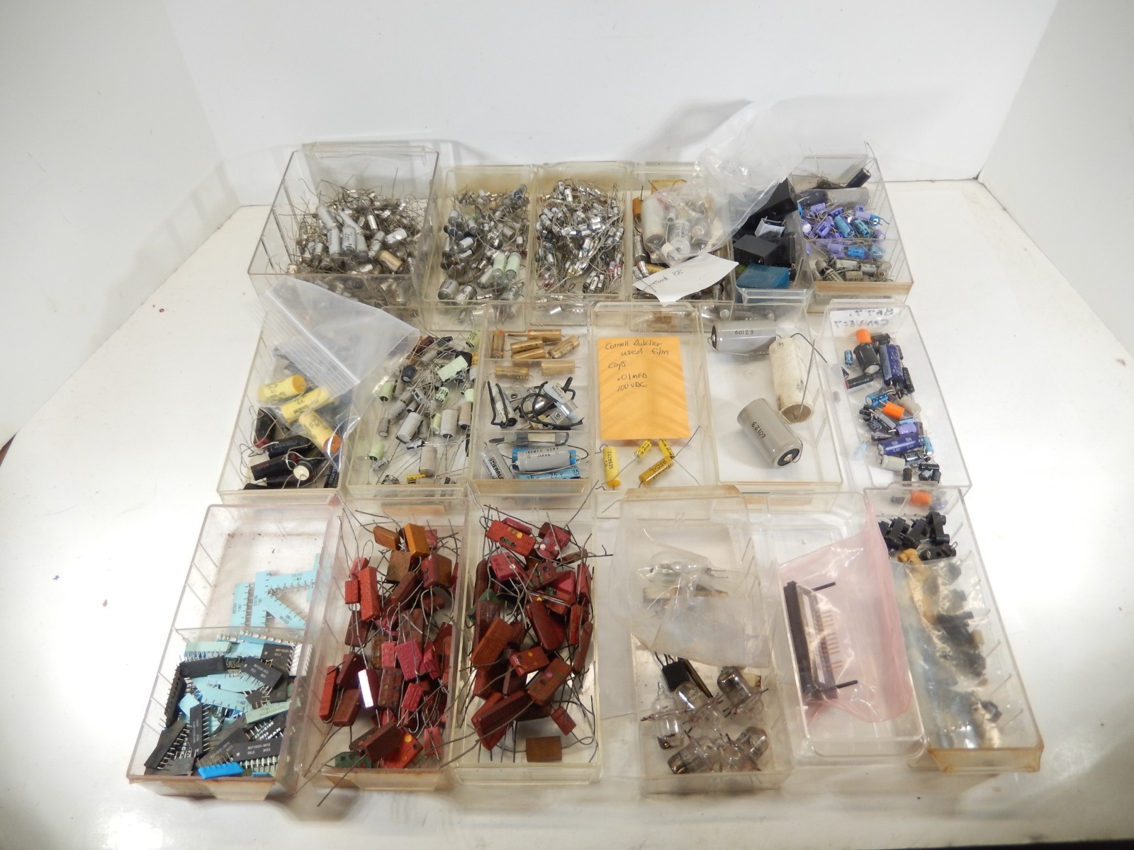 HUGE VINTAGE ELECTRONIC PARTS & VACUUM TUBE COLLECTION AS IS