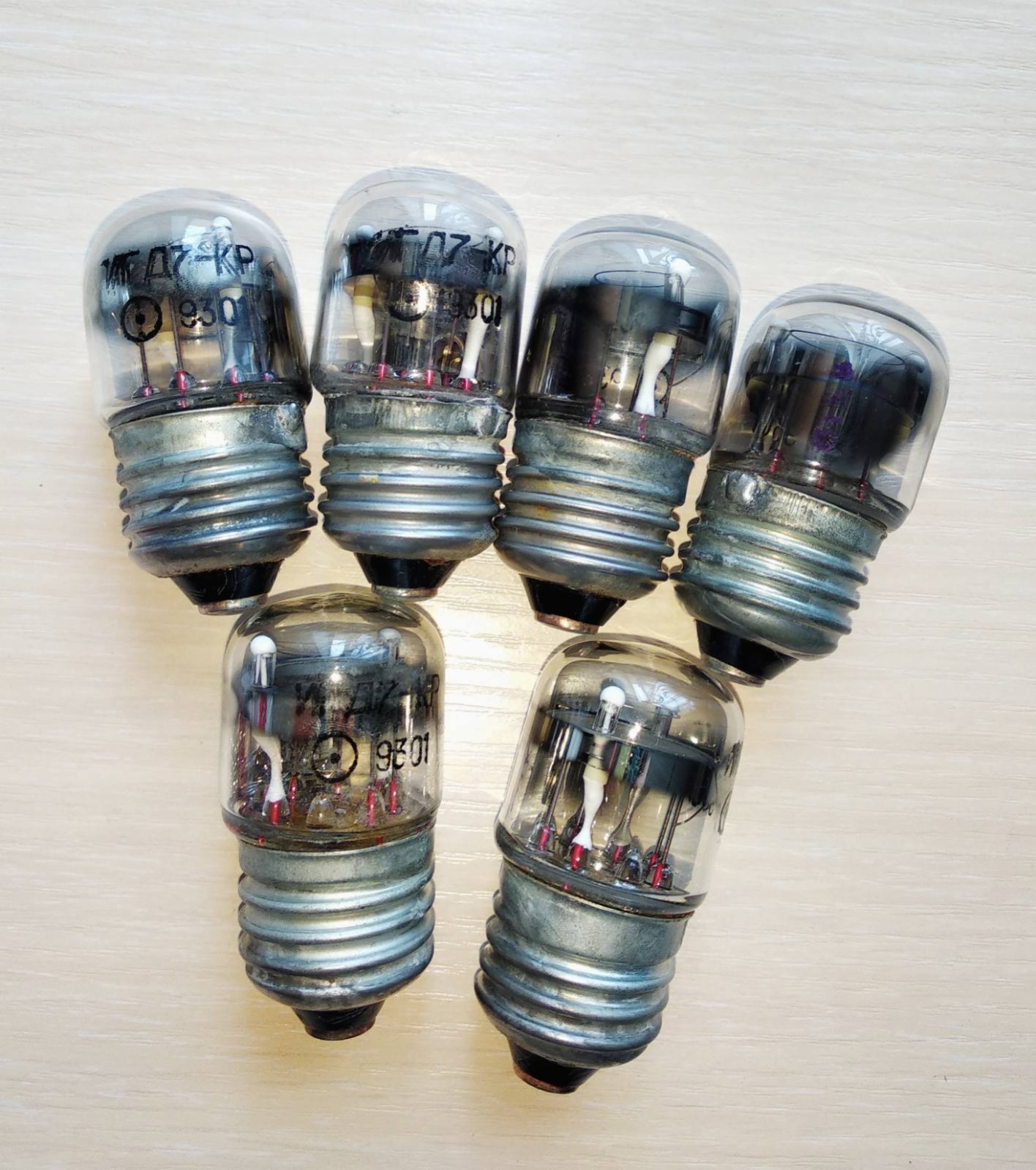 1 pcs RARE IGD7-KR neon light bulb nixie indicator tube base E27 lamp like IN-28