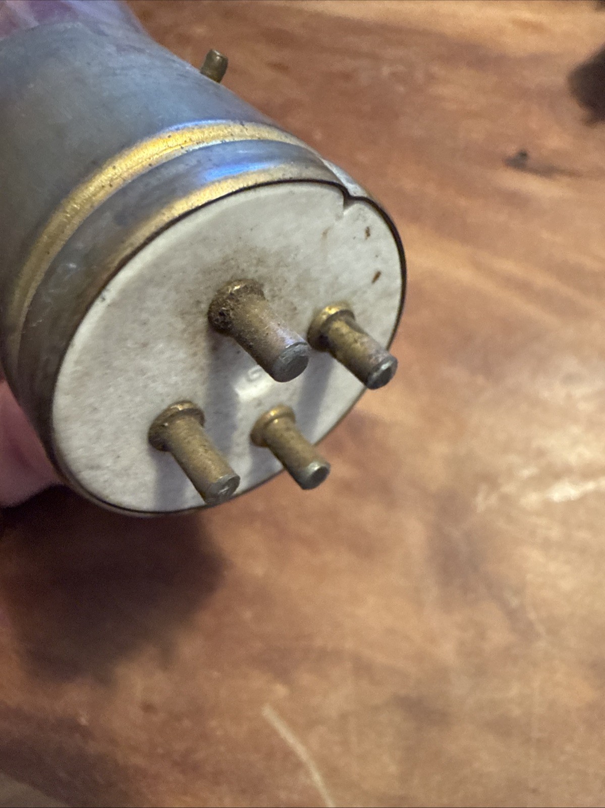 (4) RCA Radiotron UV-200,brass base, (3) tipped bulbs