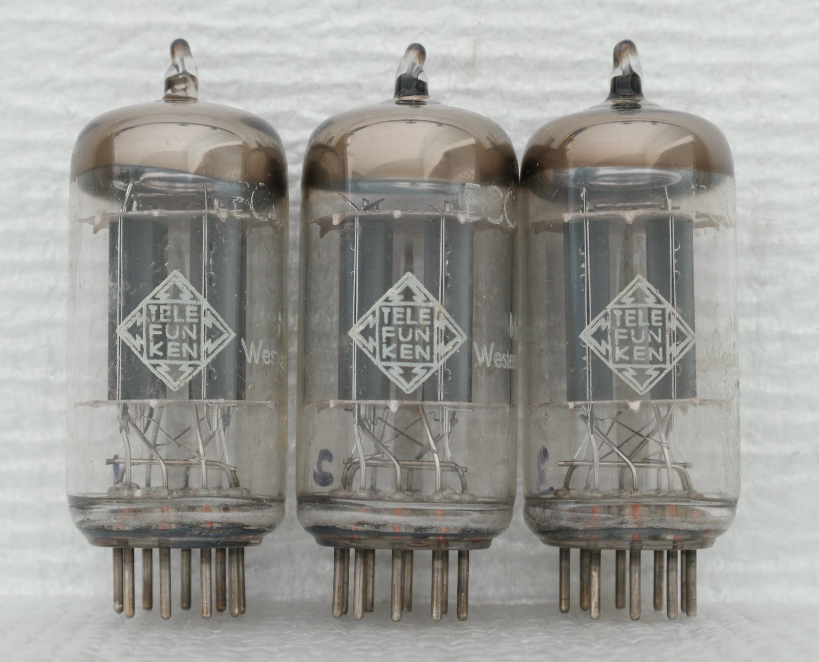 3 Telefunken 12AX7/ECC83 Vacuum Tubes: Long Ribbed Plate ( rl : 1959 )