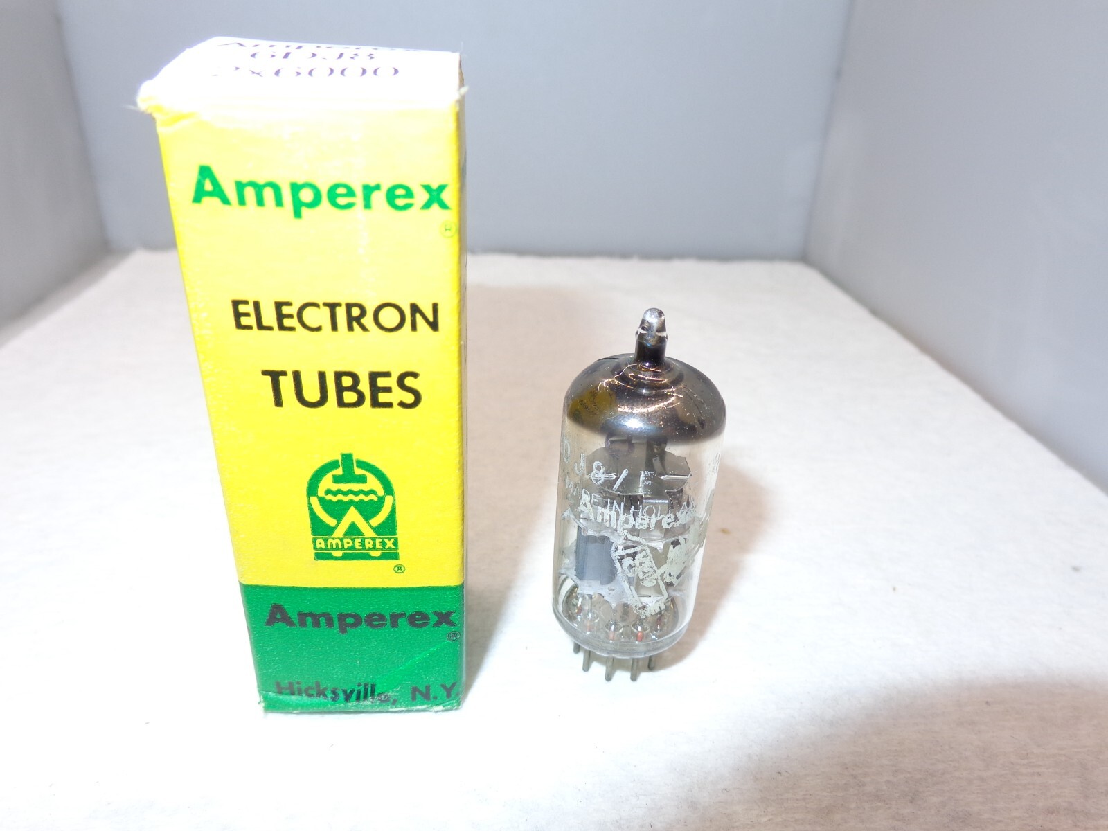 Single Amperex Bugle Boy 6DJ8 ECC88 1965 Vacuum Tube