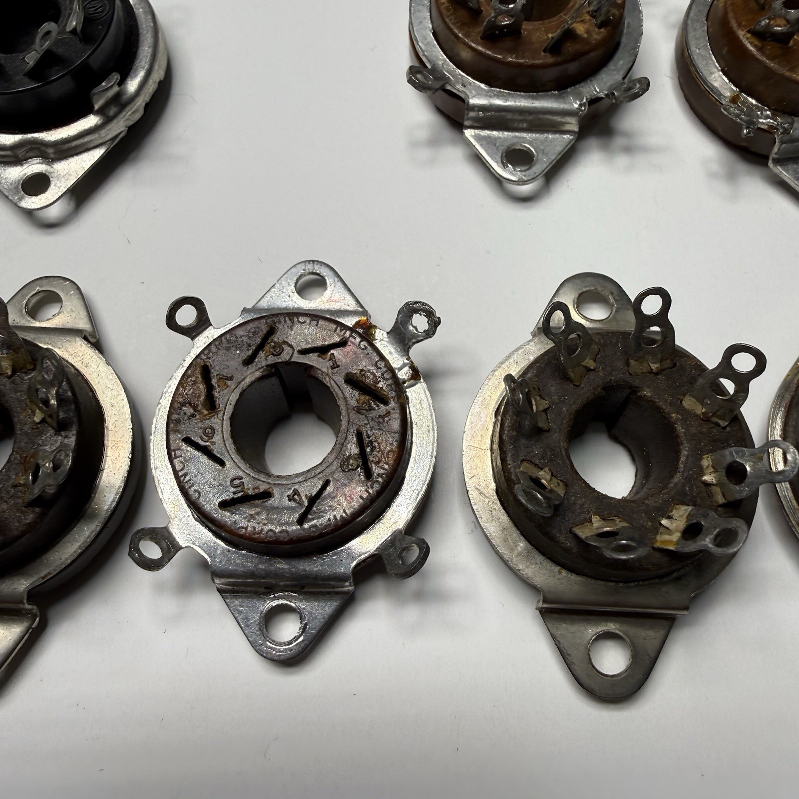 Lot of 14 VINTAGE CINCH 8 Pin OCTAL VACUUM TUBE AMP PARTS SOCKETs 8-PIN