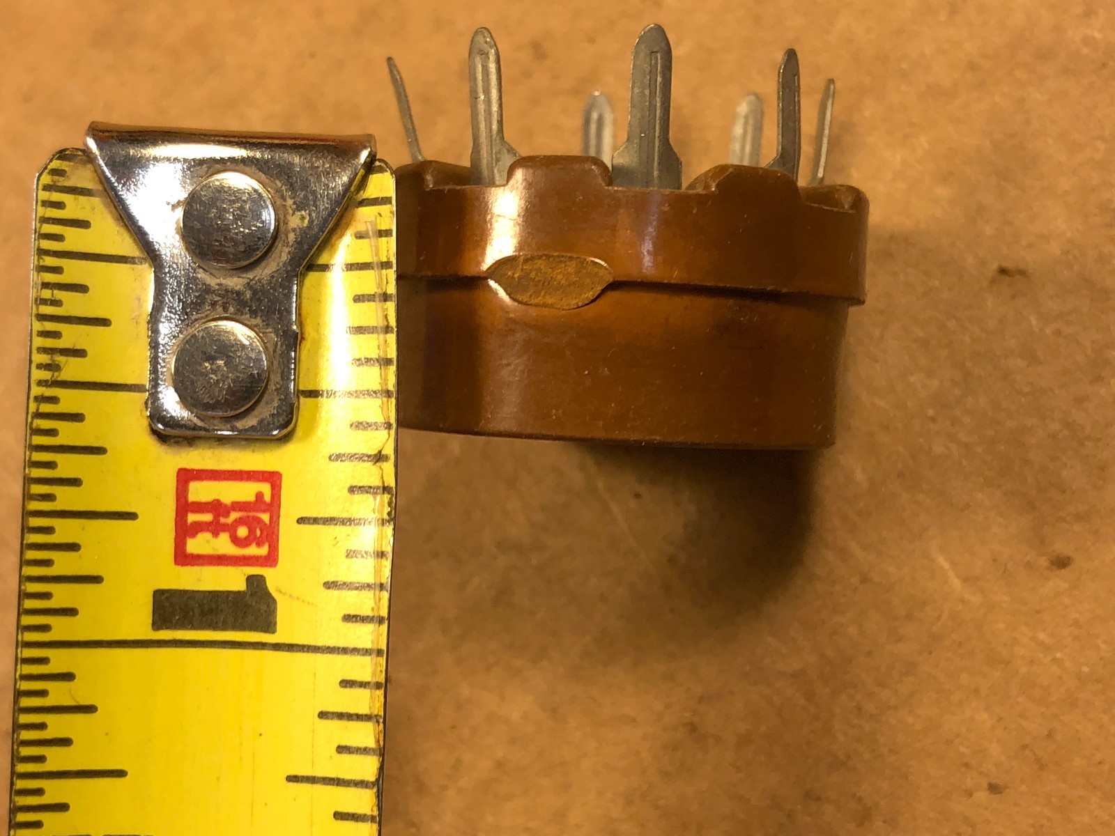 4 NOS Vintage Brown 8-Pin Octal Vacuum Tube Sockets PC BOARD MOUNT PCB