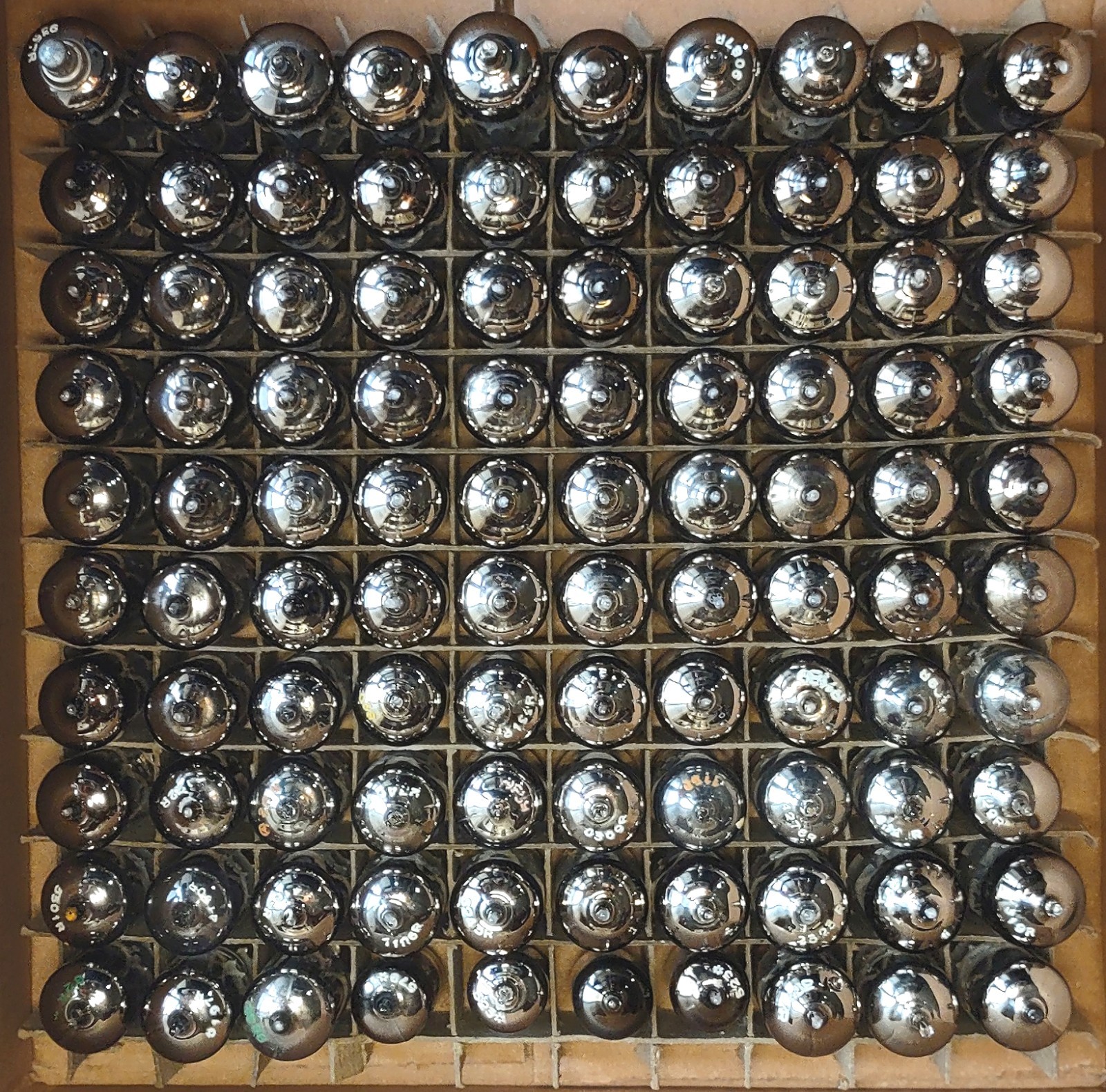 Lot of 100 Magnadyne Tubes Valvole Tubes Lamps Mint NOS Rare Audio, Stick