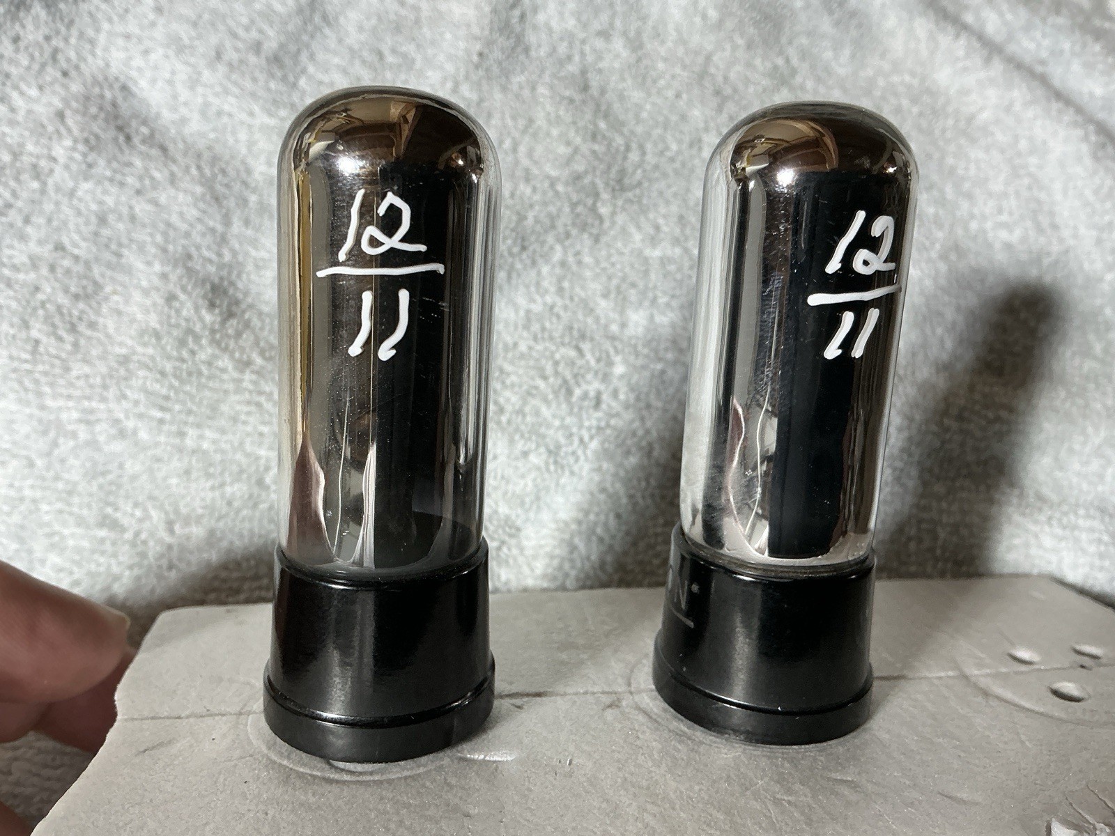 2 Antique VACUUM TUBES UX-199 Type 99 299 RCA Radio Detector Amplifier TV-7 70%