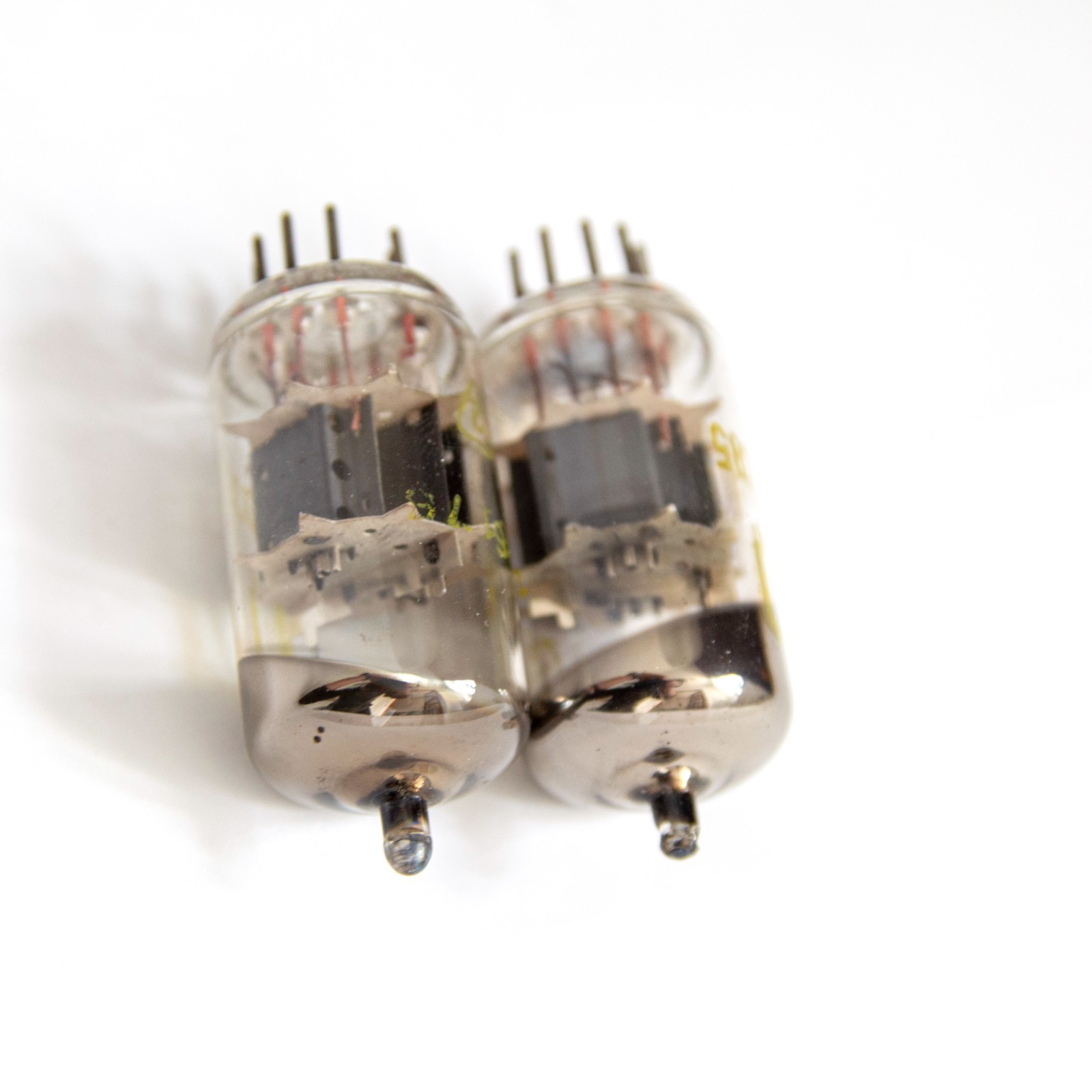 ECC85 RFT STRONG DOUBLE TRIODE TESTED TUBE = 6AQ8 B719 6L12. USED. 1 pc.