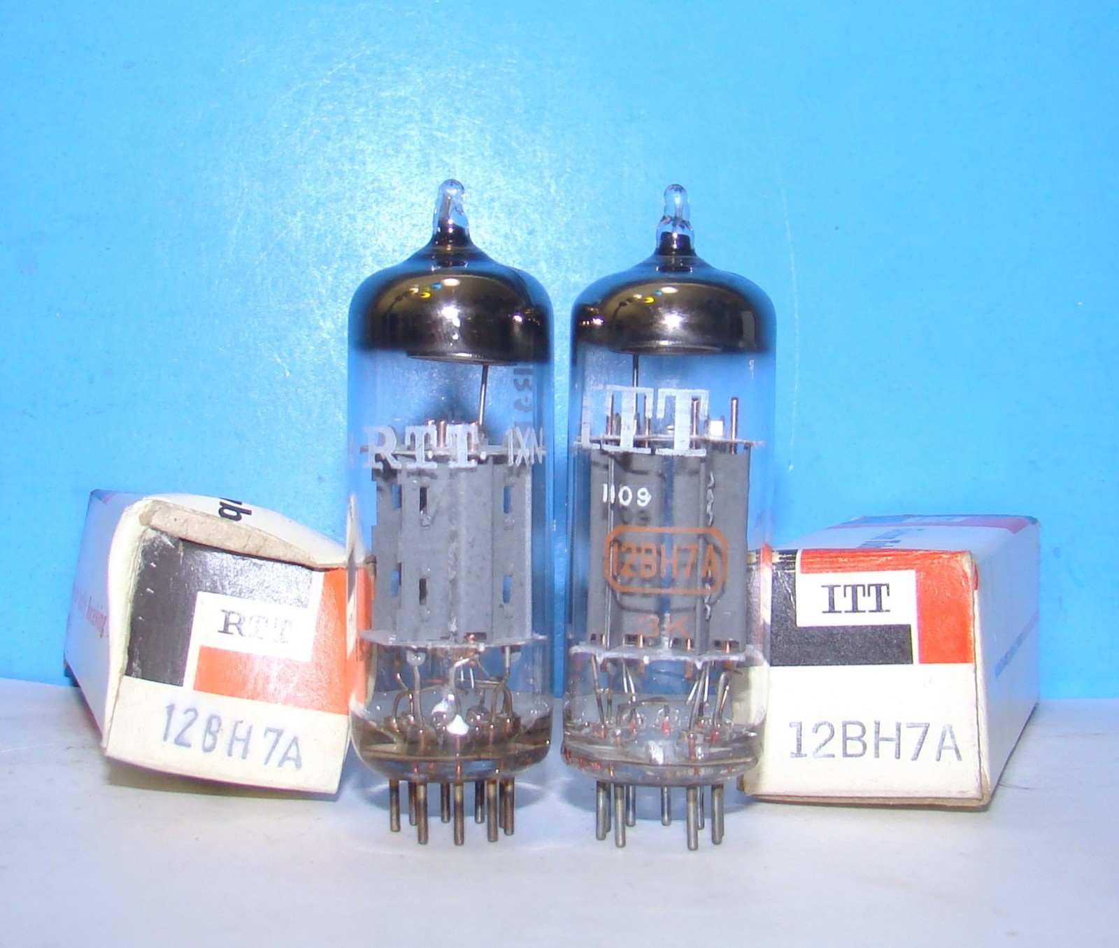 12BH7A NOS Matsushita radio audio vacuum tubes 2 valves tested Japan 12BH7