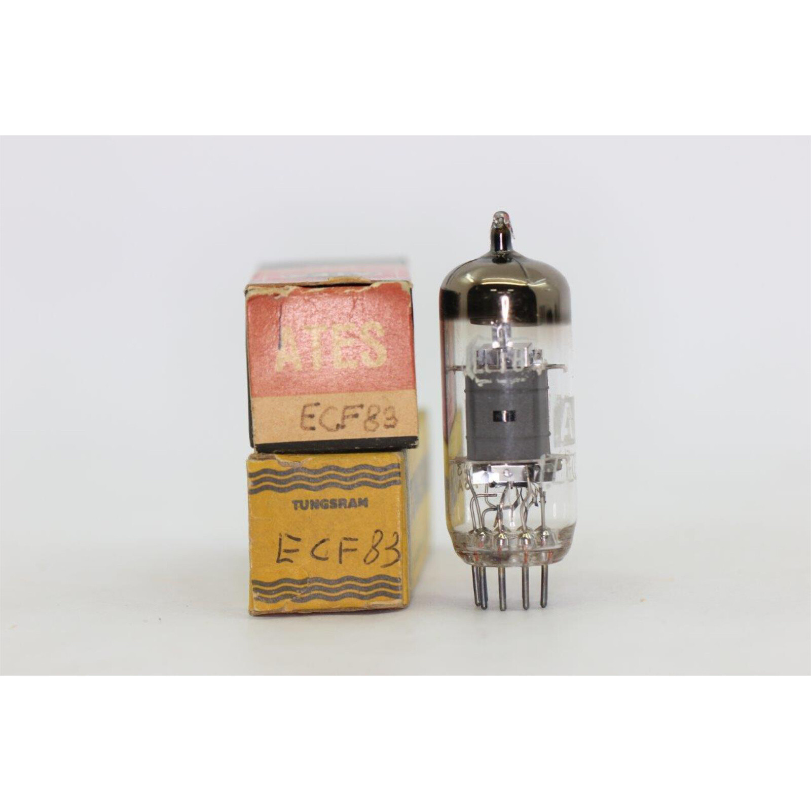 1 X ECF83 TUBE. NOS / NIB. RC106