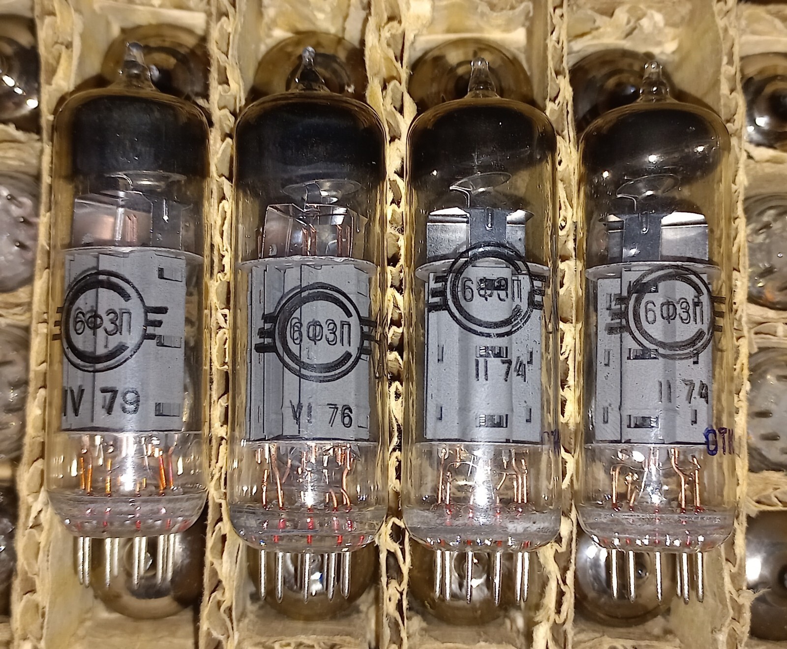 4 x Svetlana 6F3P 6BM8 Tubes