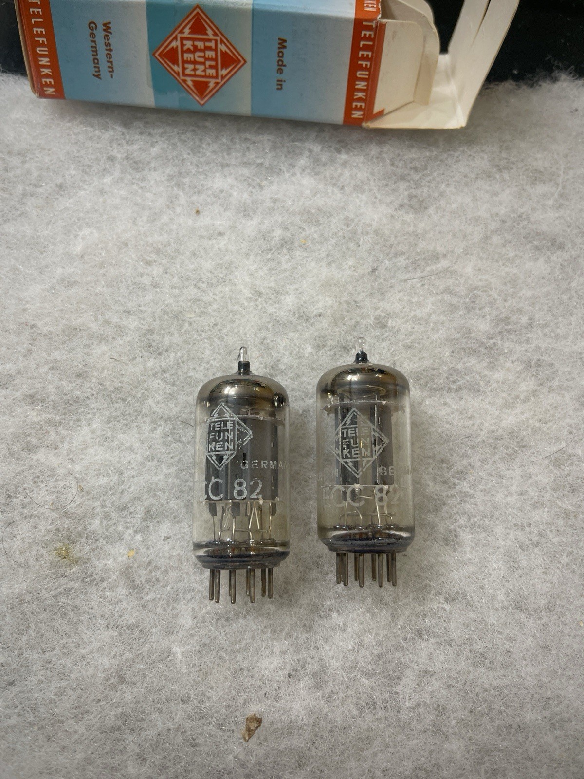 Telefunken ECC82 12AU7 Diamond Bottom Smooth Plate Tested NOS NIB Matched