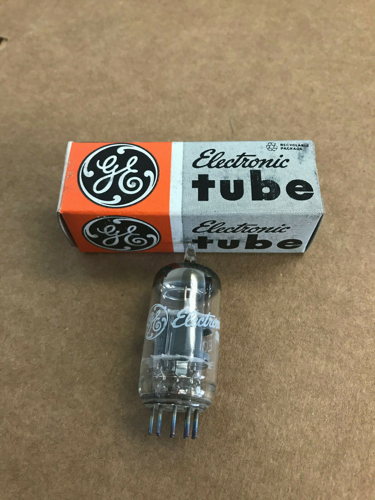 GE 6JW8/ECF802 VINTAGE ELECTRON VACUUM TUBE NOS NIB