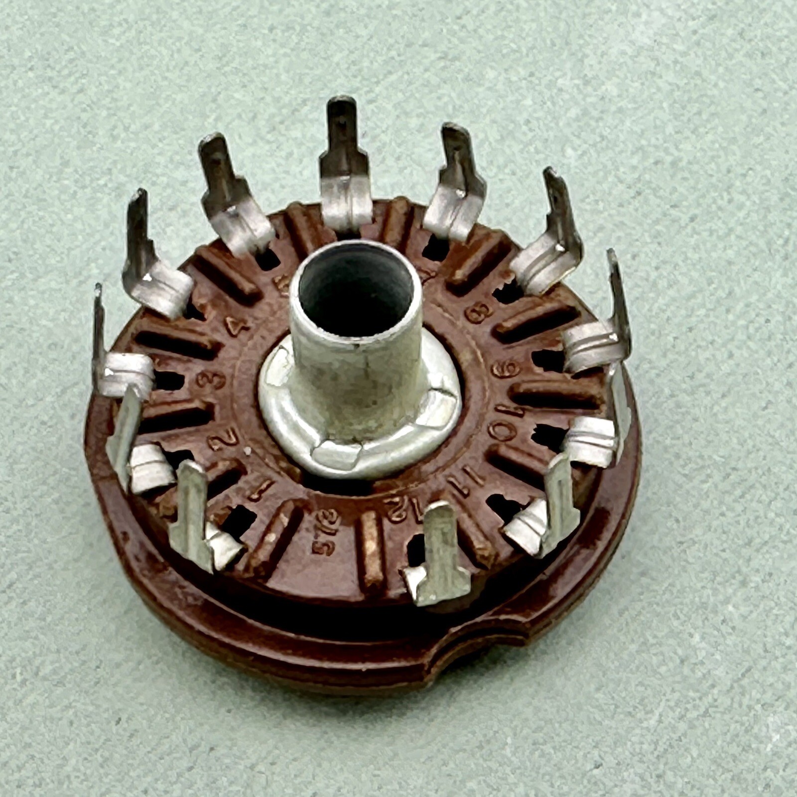 (1) 12-Pin Compactron Vacuum Tube Socket Brown PC MOUNT Ham Radio NOS Vintage