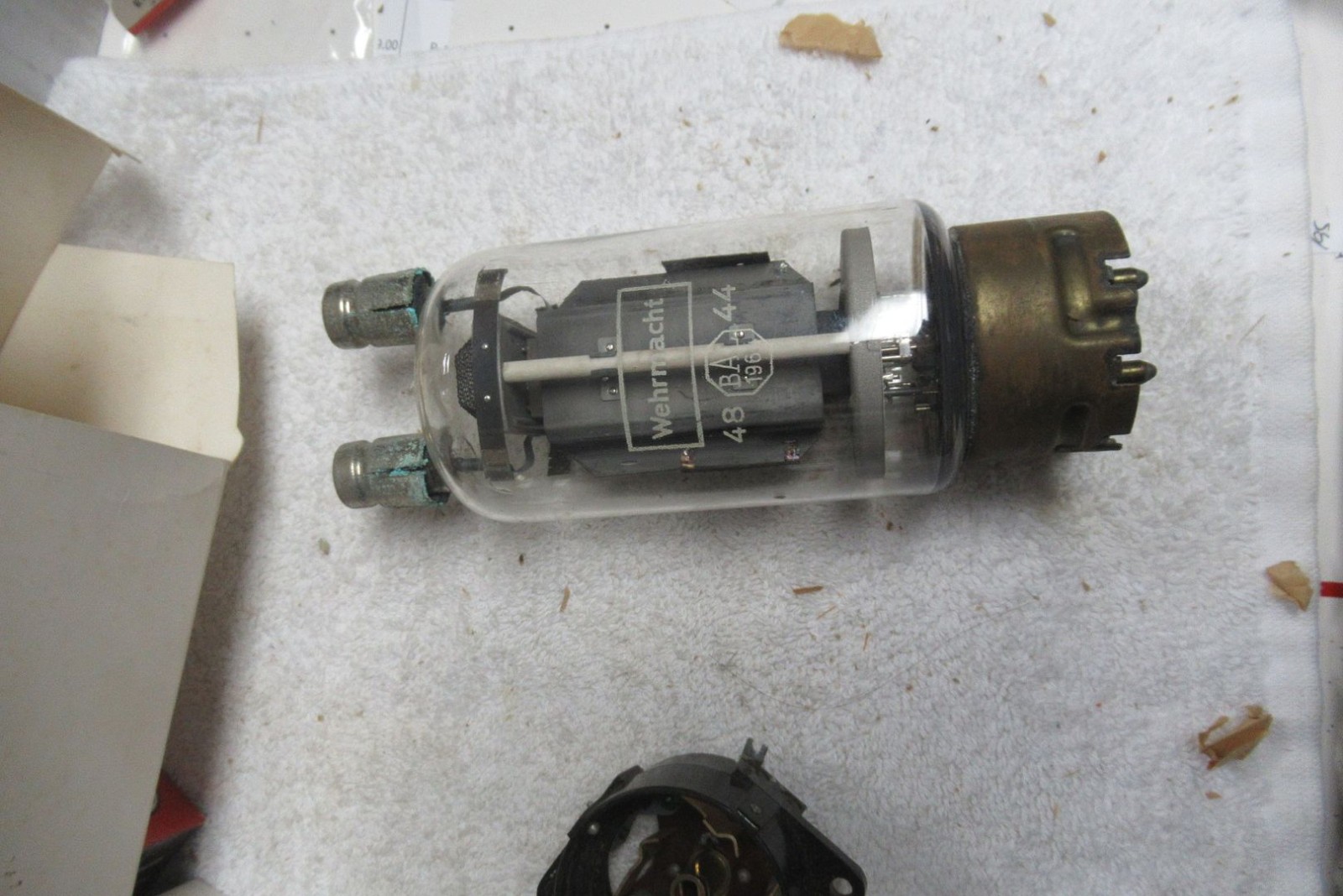 Telefunken Valve RS391, with socket