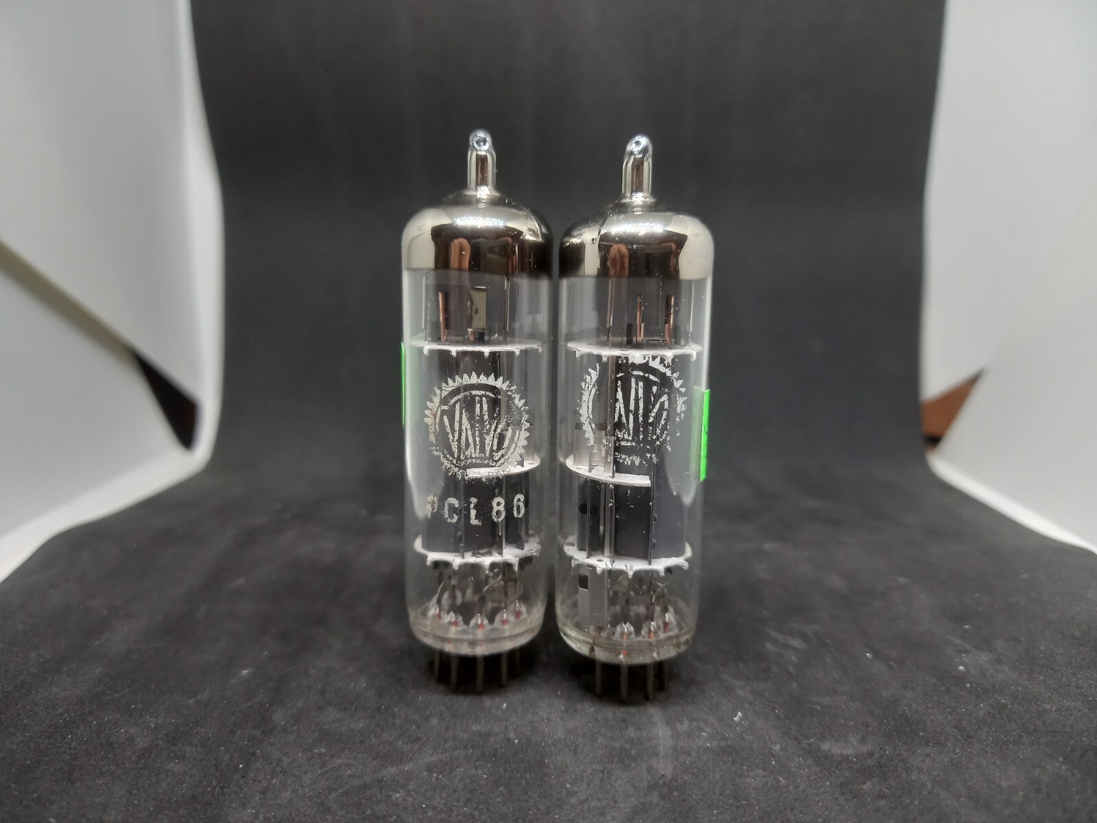 2 x PCL86 VALVO TUBE DISC GETTER n331