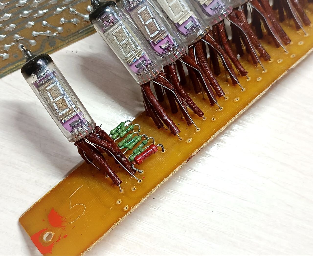 13pcs IV-6 VFD Tube DIGIT DISPLAY NIXIE CLOCK luminescent indicator on the board