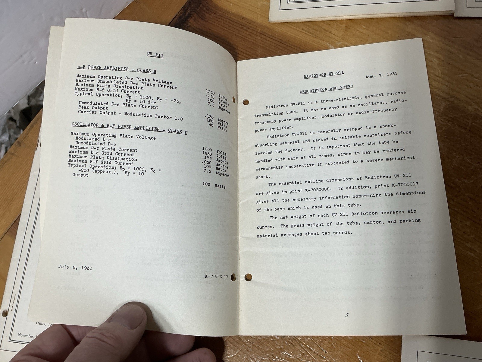 8 RCA Transmitting VACUUM TUBES UV-845 UV-211 DATA SHEETS UV-861 UV-217C UV-204A