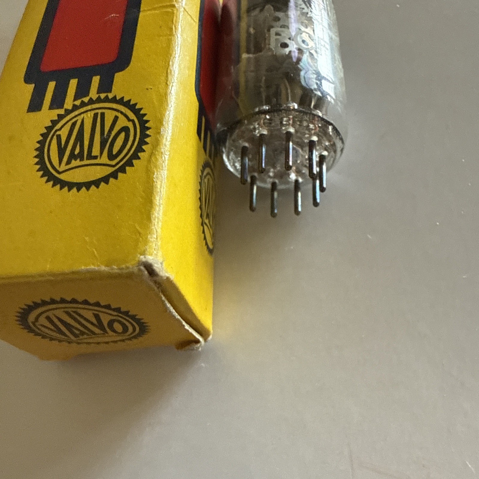 Röhre/TUBE-Elektronenröhre- PCF 805 – VALVO NOS Tu19