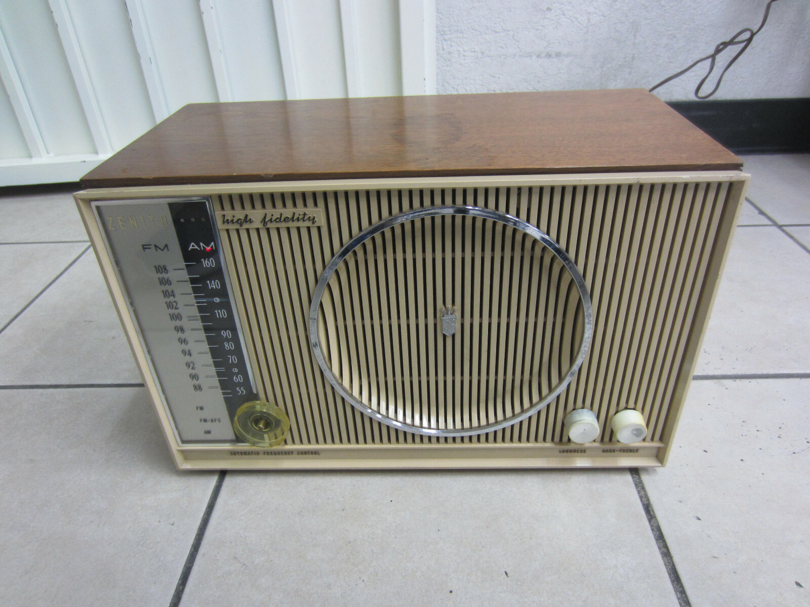 Vintage Zenith S50683 High Fidelity Automatic Frequency Control AM/FM Tube Radio