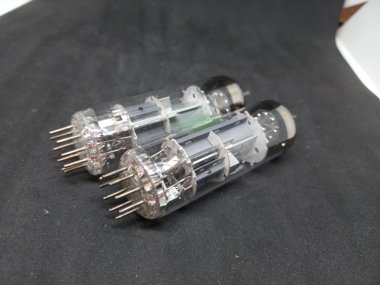 2 x PCL86 VALVO TUBE DISC GETTER n331