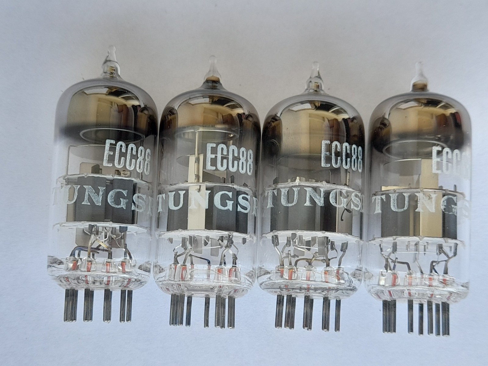 4x ECC88 / 6DJ8 audio tubes TUNGSRAM – NOS – ECC 88 – 1960s