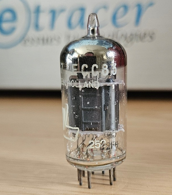 12AX7 AMPEREX BUGLE BOY ECC83 AUDIO TUBE HOLLAND NOS ▲2F4 (1962) *eTracer #12A74