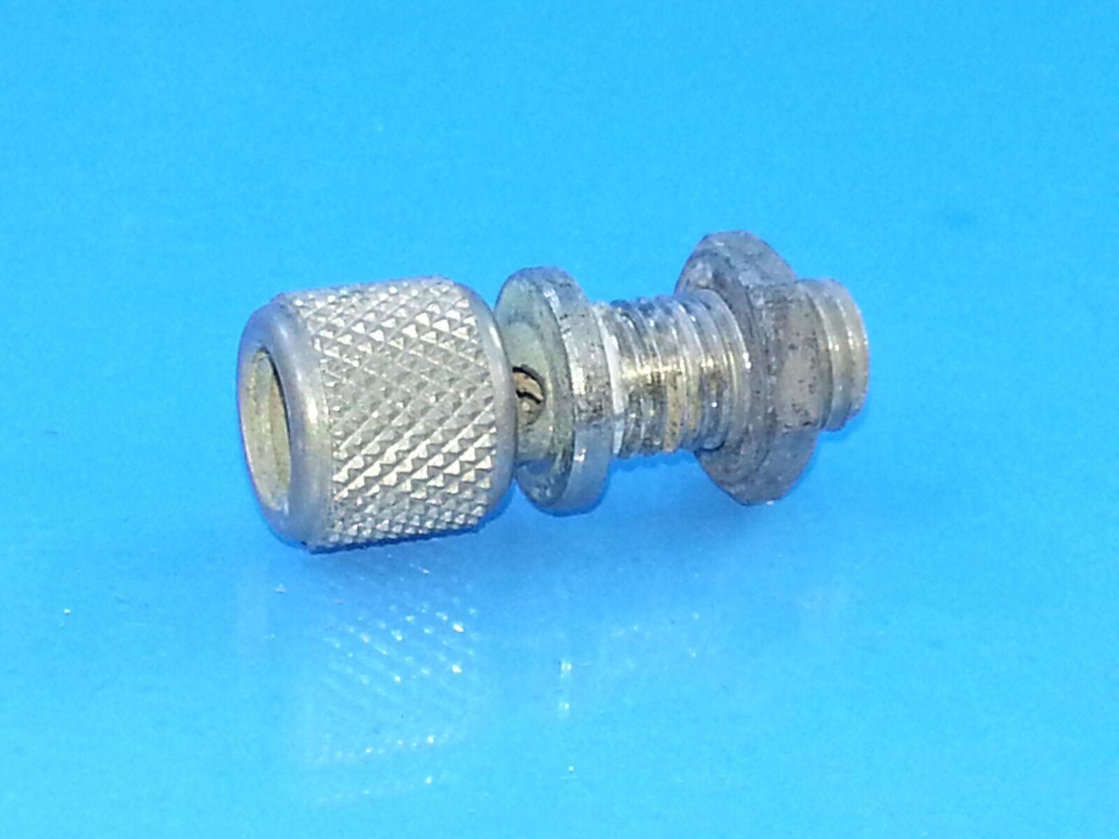 TEKTRONIX 129 051 GROUND BINDING POST 545a (ONE PIECE) SHORT