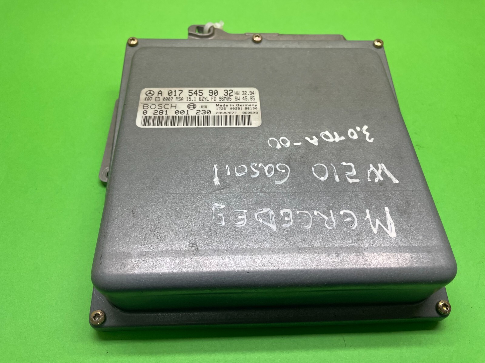 Mercedes Benz E-Class Engine Control Unit W210 A0175459032 0281001230