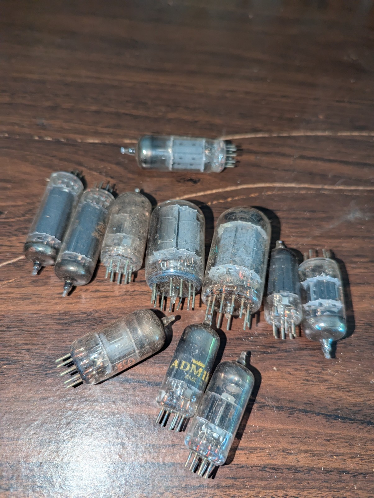 Mixed Lot of 100 untested vacuum tubes – Mostly Small And Medium As-is