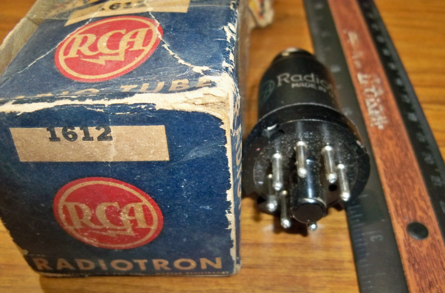 Strong RCA RADIOTRON Black Metal 1612 Tube