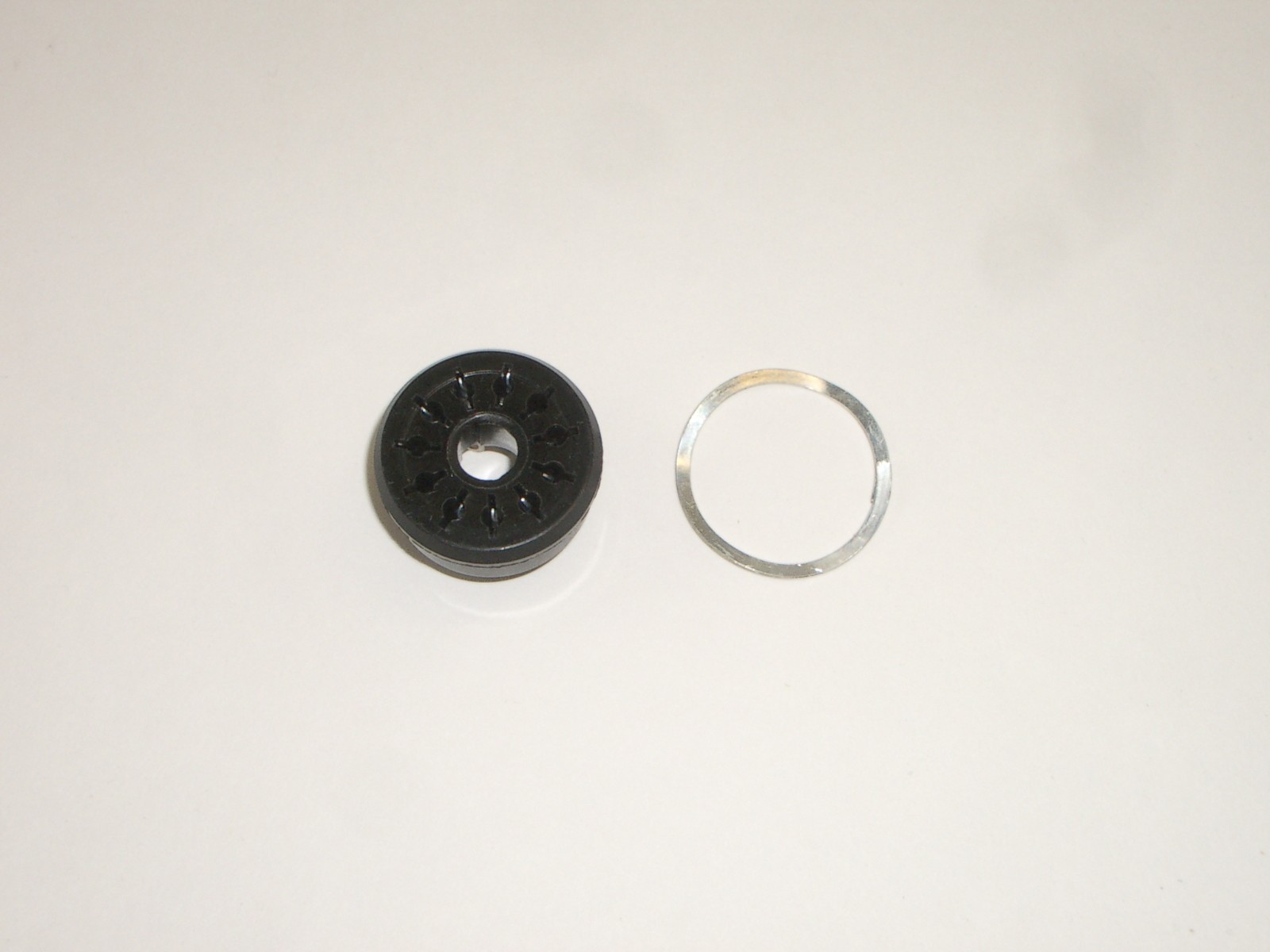 AMPHENOL 78-S11 11 PIN TUBE ACCESSORY POWER SOCKET FOR HEATHKIT YAESU