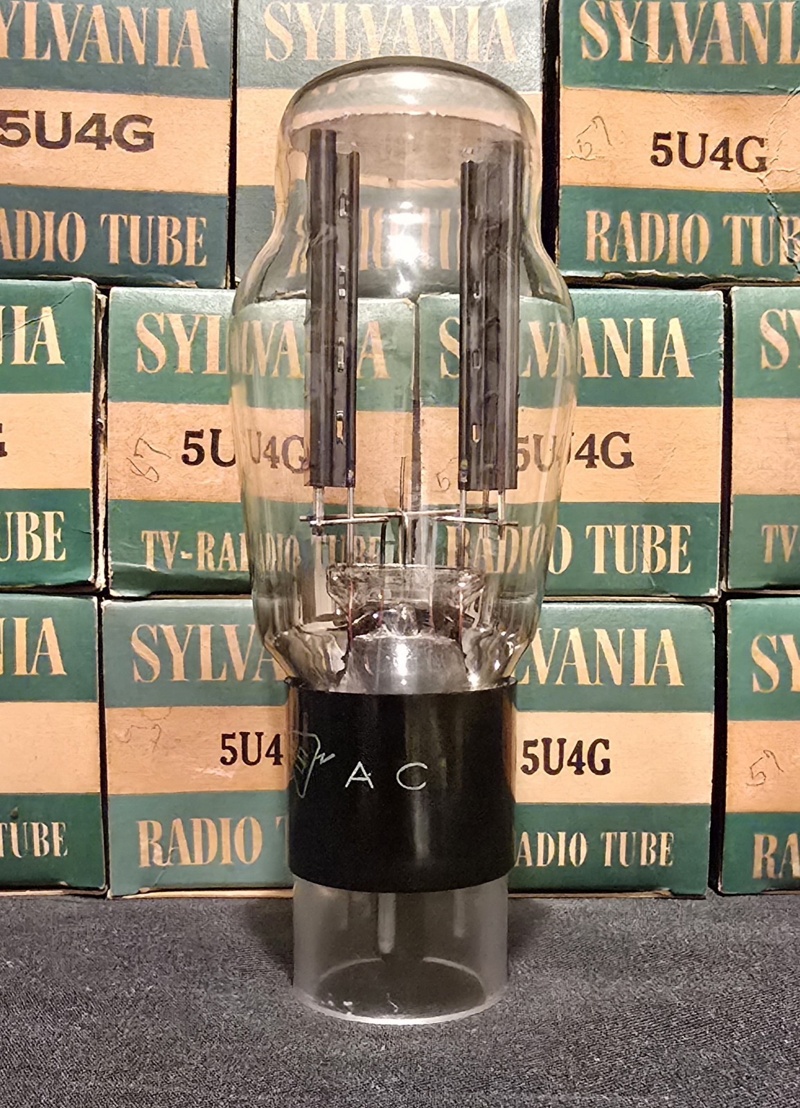 SYLVANIA 5U4G TUBE 1947 FULL WAVE RECTIFIER RIBBED PLATES BOTTOM D GETTER NIB