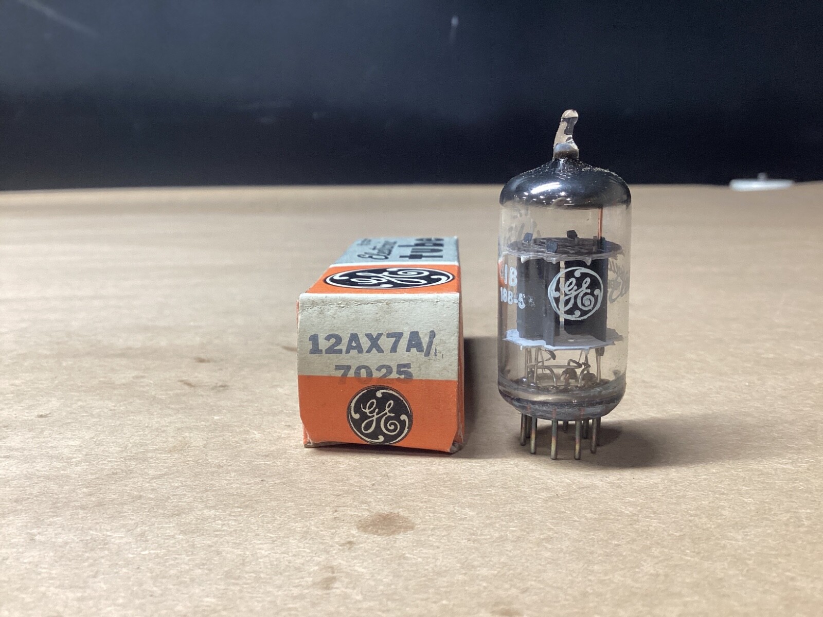 General Electric GE 12AX7A / 7025 tube #112H111*CO