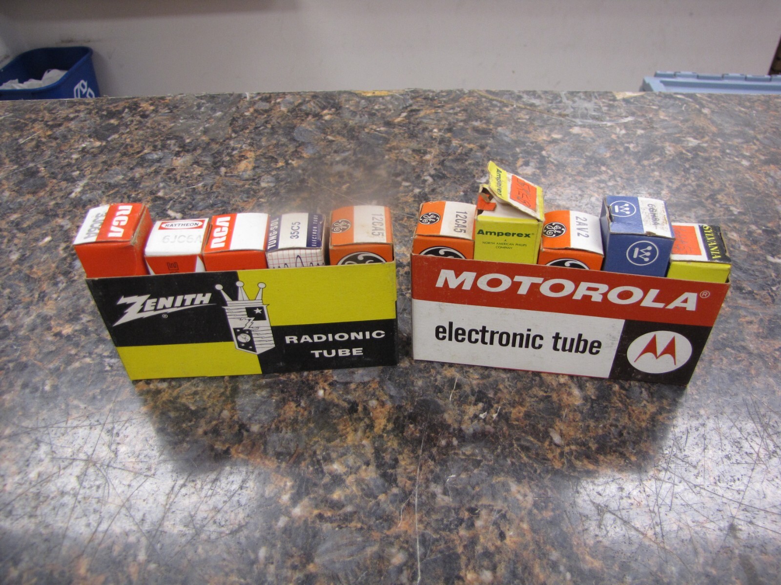 Lot of (10) Vintage Various Makes/Models of Electronic Tube Bulbs – JJ2
