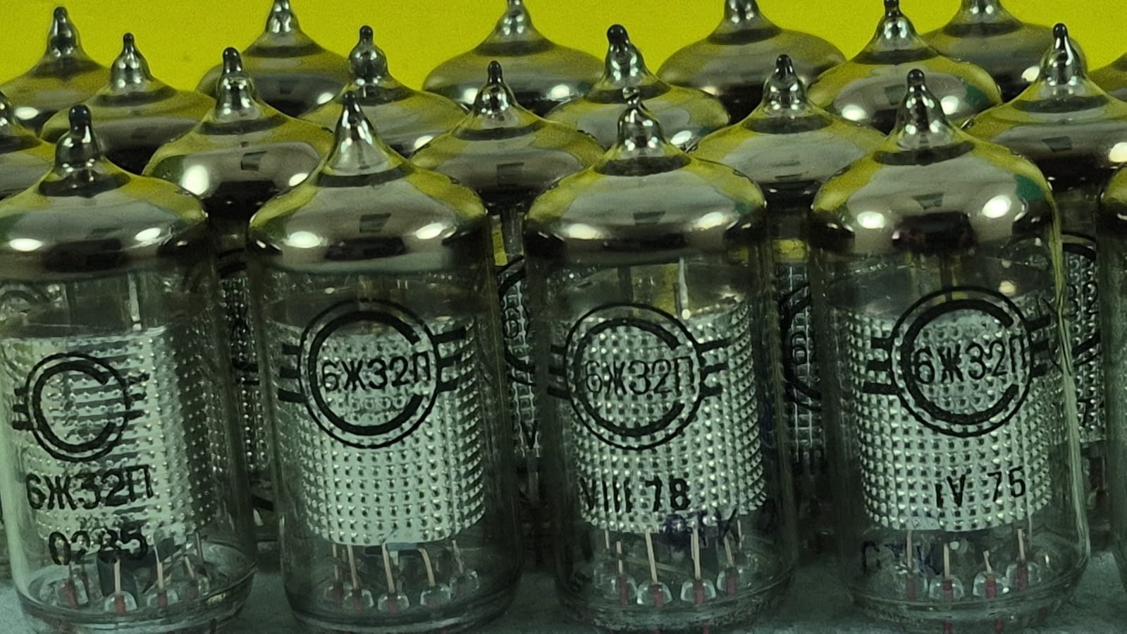 25 pcs 6J32P/EF86 /EF806/6BK8 Svetlana Tubes New