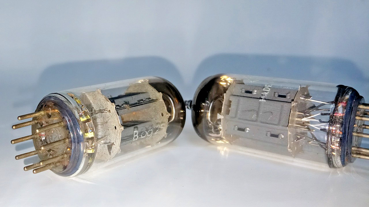 Pair Telefunken 12au7 (ecc82) , ribbed plates 1958