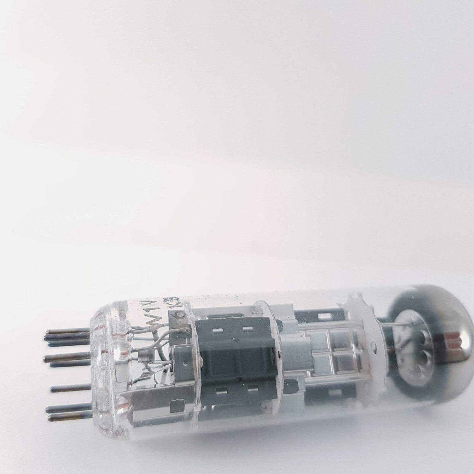 1 X PCL86 MAZDA TUBE. PHILIPS PRODUCTION 1964s. NOS/NIB. RC165